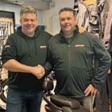 Denis Hertrampf (li.) und Rob Vennegoor machen gemeinsame Sache