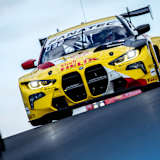  Sheldon van der Linde setzt im WRT BMW M4 GT3 die Bestzeit