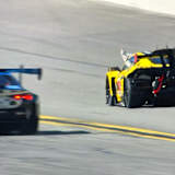 Tommy Milner grüßt Augusto Farfus nach der Aktion mit dem Stinkefinger