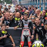 Gutes Ende für David Munoz und den einen Teil der Moto3-Intact-Mannschaft um Peter Öttl