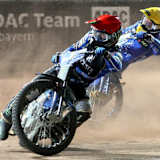 Jack Holder (rot) vor Bartosz Zmarzlik