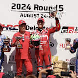 Sieger Ryo Mizuno, links neben ihm Teamchef Yukio Kagayama