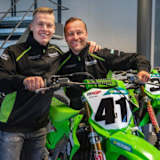 Pauls Jonass (li.) unterschrieb bei Kawasaki