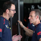 Zusammen und wieder getrennt: Alex Baumgärtel mit Honda-Manager Puig (re.)