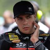 Yari Montella studiert die Daten von WM-Leader Nicolo Bulega