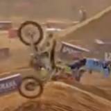 Colt Nichols flog im ersten Sonntagsfinale heftig ab