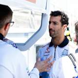 Daniel Ricciardo am Kommandostand der Racing Bulls