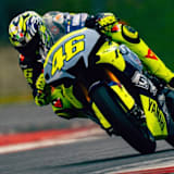 Valentino Rossi auf seiner Yamaha R1 im speziellen Design