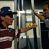 Gerhard Berger im Gespräch mit seinem Kumpel Ayrton Senna