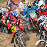 Volle Fahrerfelder mit historischen Motorrädern in Stribro