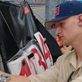 Im Wasser schon ohne Krücken: Hiasi Walkner macht Fortschritte.