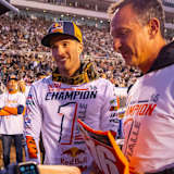 Tom Vialle mit Vater Frederic nach dem Gewinn der US Ostküstenmeisterschaft in Salt Lake City