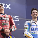 Weltmeister Marc Marquez (li.) neben dem Vizeweltmeister – Alex Marquez