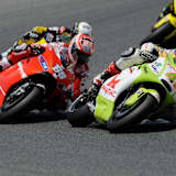 2010: Aleix Espargaro auf Pramac-Ducati vor Werksfahrer Nicky Hayden