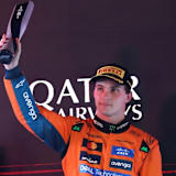Oscar Piastri stand der Frust ins Gesicht geschrieben, als er die Trophäe für den zweiten Platz entgegennahm