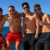 Tony Arbolino (links) und Fabio Quartararo (rechts) mit Freunden