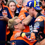 MotoGP-Ass Acosta mit seinem Boss, KTM-Rennsportchef Pit Beirer