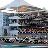 Kurz nach dem Start zum Abu Dhabi-GP: Max Verstappen in Führung