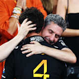 Andrea Stella schliesst Lando Norris in die Arme