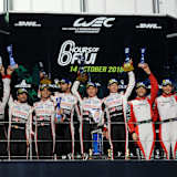 Freude über Platz 2: Fernando Alonso, Sébastien Buemi und Kazuki Nakajima