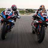 Scott Redding (45) und Michael van der Mark straucheln mit der BMW