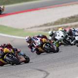 Noch schlagen sich Stefan Bradl (6) und Nicky Hayden (69) in der zweiten Hälfte des Feldes herum