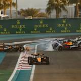 Verstappen hat Piastri (links) weggeschubst, vorne führt Norris