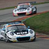Die Porsche 911 GT3 R vom Team 75 Bernhard dominieren bislang beim ADAC GT Masters am Sachsenring