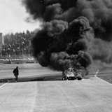 Suzuka 1963: Ernst Degner liegt neben der brennenden Maschine