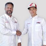Tom Vialle mit Marcus Pereira de Freitas, HRC General Manager MXGP