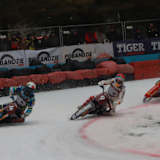 Luca Bauer vor Franky Zorn und Harald Simon 