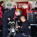 Kiefer Racing in Valencia: Erst,mals steht eine Honda in der Box, Jochen (Bildmitte) und Stefan Kiefer (re.) sind zufrieden