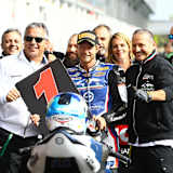 Teamchef Lucio Pedercini links neben Fahrer Kyle Smith