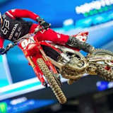 Ken Roczen gewann das 'triple crown' Event in Glendale mit einer makellosen Leistung