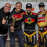 Von links: Sponsor Jörg Grohmann, Matze Bartz, Kevin Wölbert und Norick Blödorn