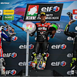 Lorenzo Gabellini (links) stand gemeinsam mit den beiden ehemaligen WM-Piloten Savadori und Delbianco auf dem Podium