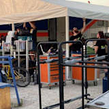 Bei 2R Racing wird zusammengepackt, bevor es losgeht