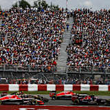 Kurz nach dem Start: Da sind bei beiden Marussia-Autos noch heil