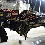 Totalschaden: Pastor Maldonados Lotus nach dem Mauerkuss