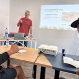 Tobias Ebster in seinem Klassenzimmer