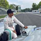 Sir Stirling Moss und Lewis Hamilton durften in Monza in den legendären W196 R Gas geben