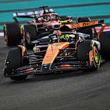 Charles Leclerc hinter Lando Norris im Abu-Dhabi-GP