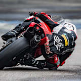 Der Pole will nach dem Titel greifen