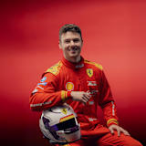 Phil Hanson im offiziellen Ferrari-Overall