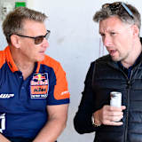 KTM-Sportchef Pit Beirer mit dem neuen Tech3-Teamanager Richard Coleman