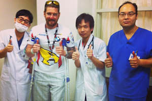 Damina Cudlin (2.v.l.) mit seinem japanischen Ärzte-Team