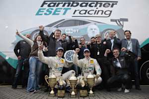 Das siegreiche Farnbacher ESET Racing Team in Assen