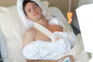 Kevin Hanus nach der Operation in der Klinik Dr. Erler in Nürnberg 