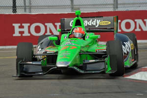 James Hinchcliffe gewinnt den Saisonauftakt in St. Petersburg