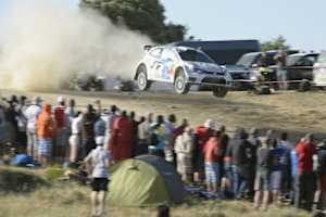 Sébastien Ogier im Anflug auf den Tagessieg
